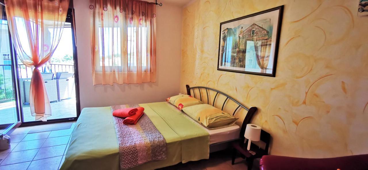 Studio Apartment Lela Ližnjan 外观 照片